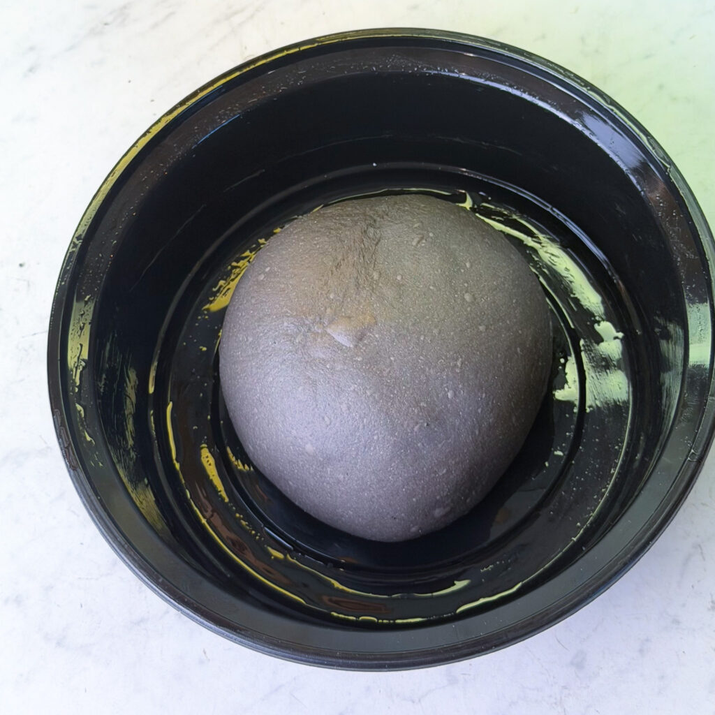 Halloween Pizza Schwarzer Teig