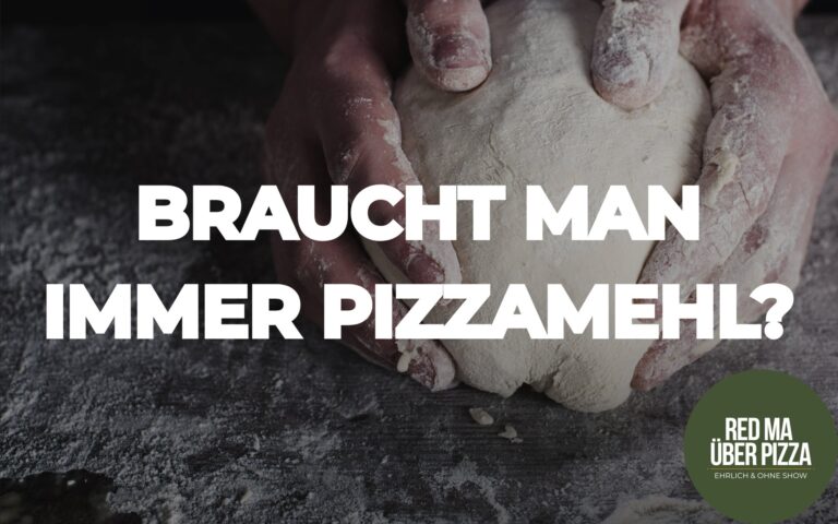 Teigballen mit Mehl wird mit der Hand geknetet