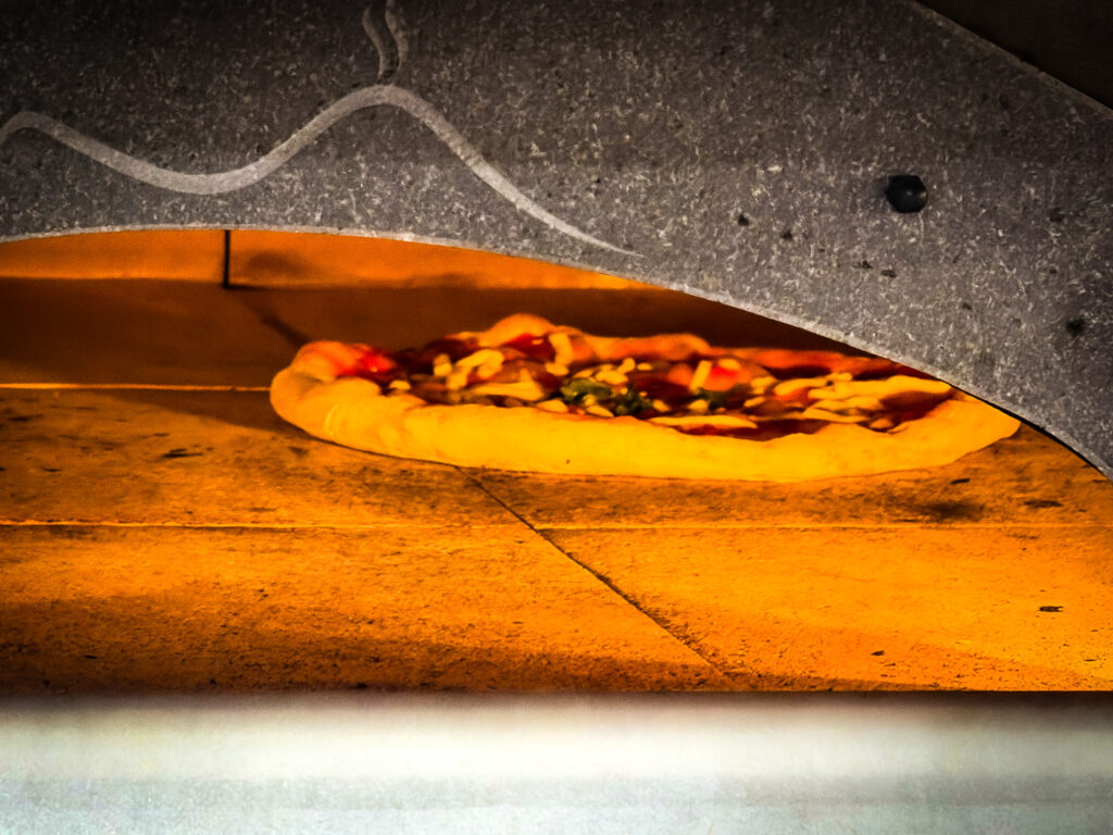 Neapolitanische Pizza im Pizzaofen