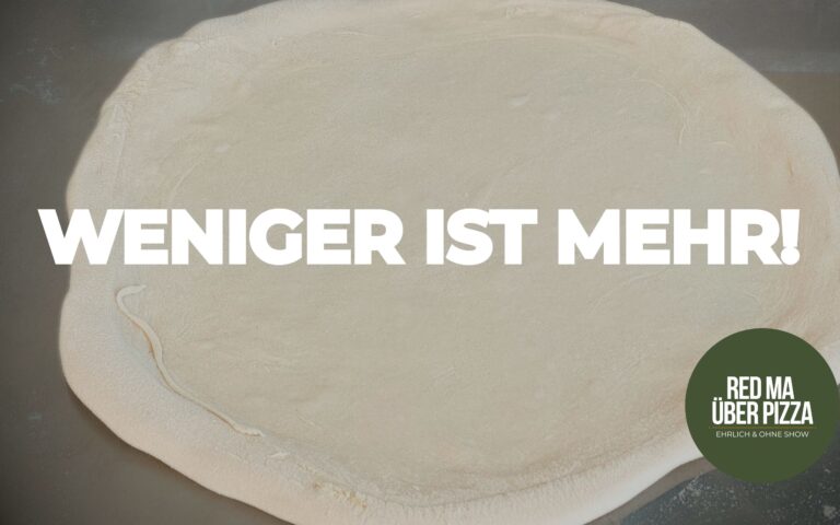 Pizza richtig belegen - Weniger ist mehr - nur ein Teig ausgebreitet