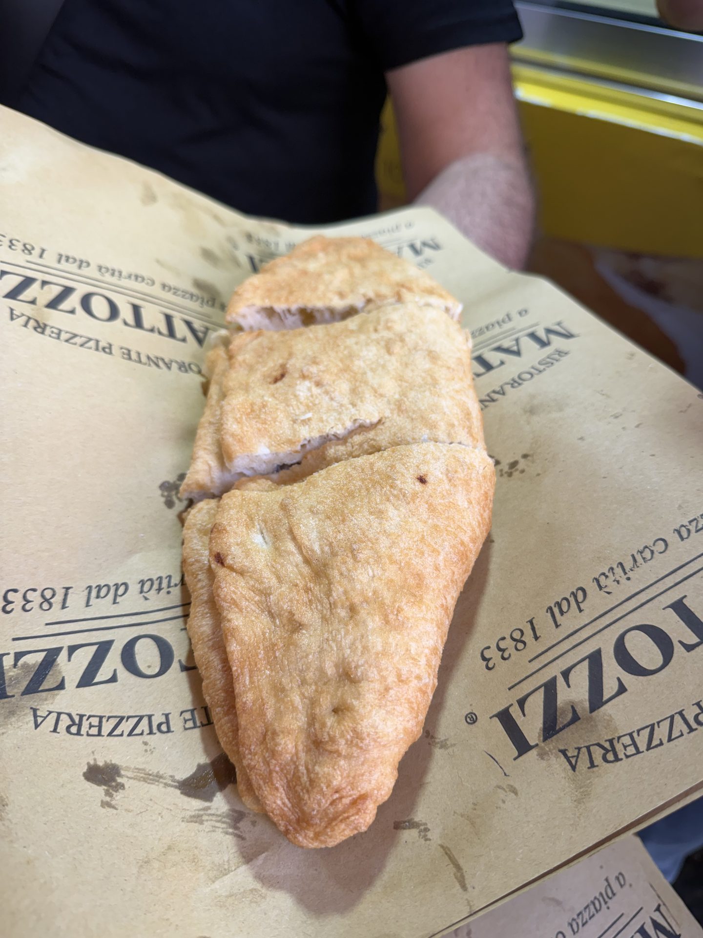 Pizza Fritta bei Ristorante Pizzeria Matozzi Neapel – einer der AVPN-Mitgründer seit 1833