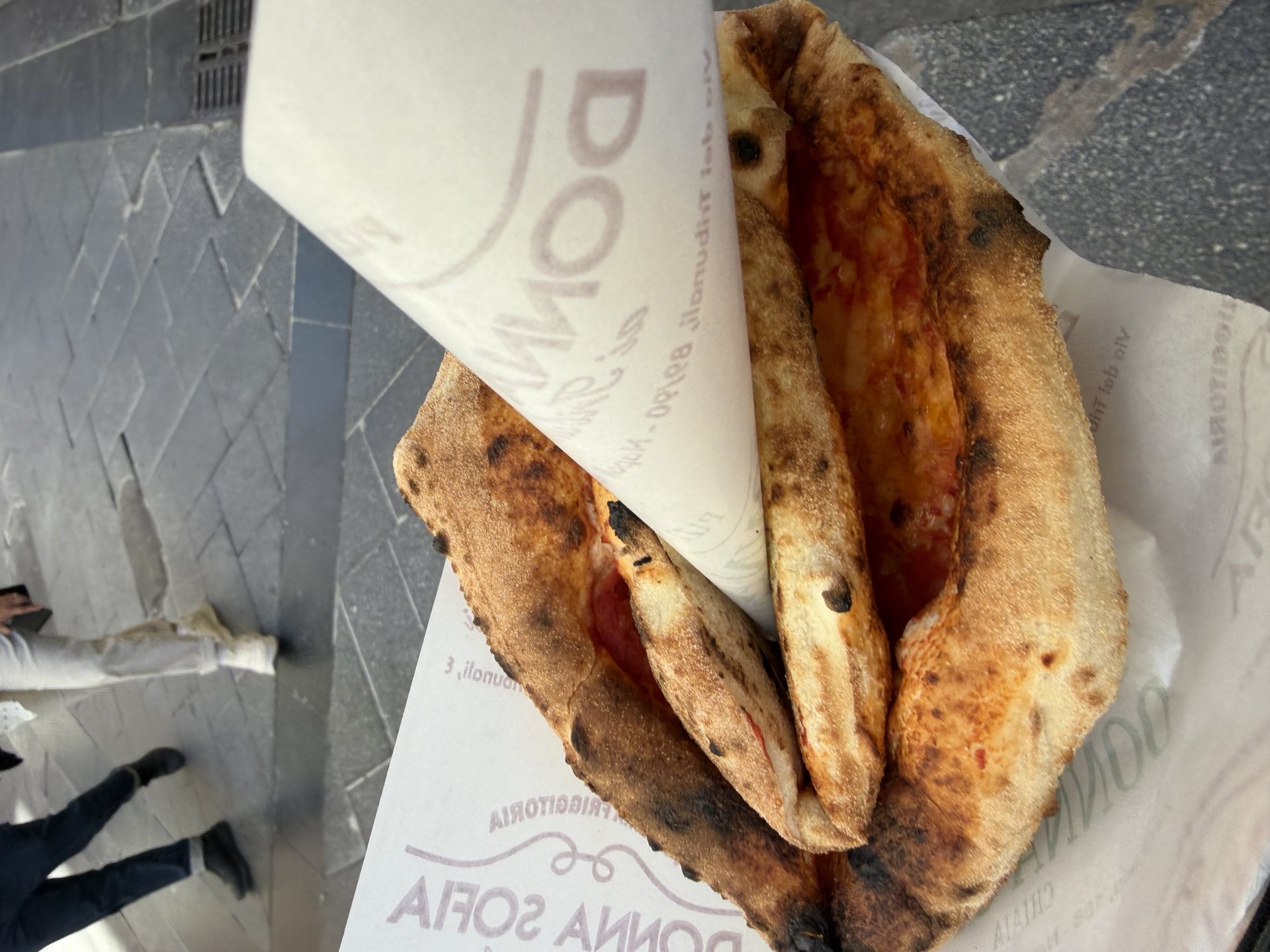 Pizza Portafoglio – die gefaltete Streetfood-Pizza in den Gassen von Neapel