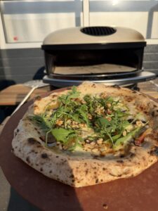 Pizza Zwetschge & Gorgonzola: Rezept mit Walnuss